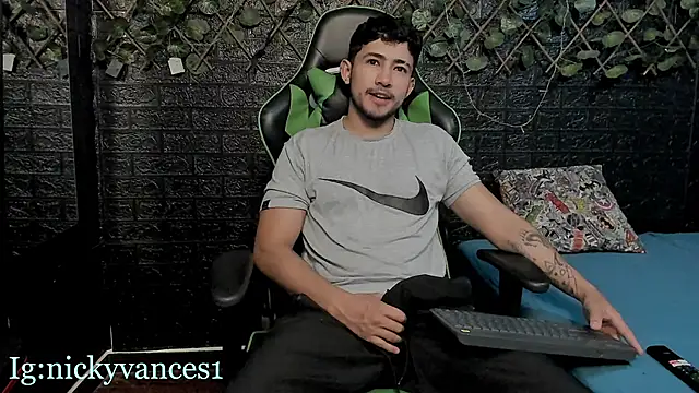 Snapshot of nicky_vances chatting on 22, 10, 2025 nicky vances online show from 22, 10, 2025