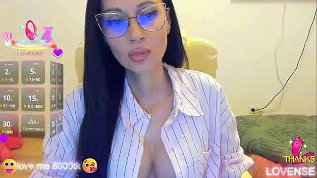 kissnicol32 online show from 17, 11, 2025