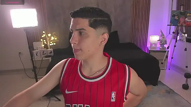 Snapshot of Brat_ chatting on 13, 12, 2025 Brat online show from 13, 12, 2025