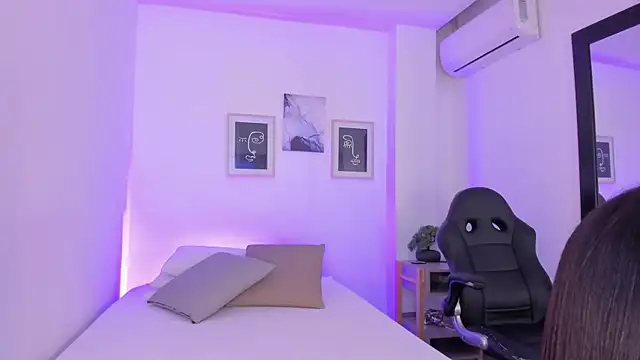 emelie 89 online show from 1, 2, 2025