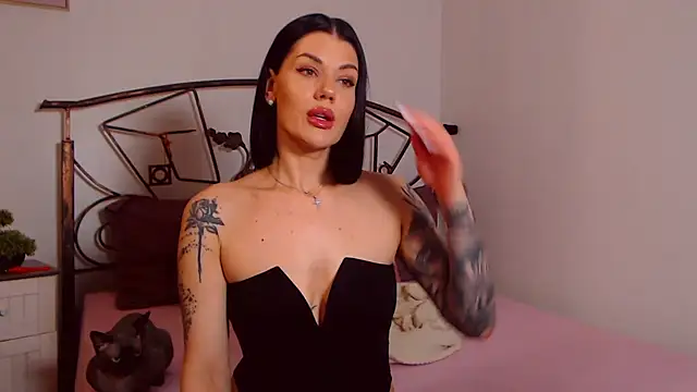 YvonneEverlee online show from 8, 4, 2026