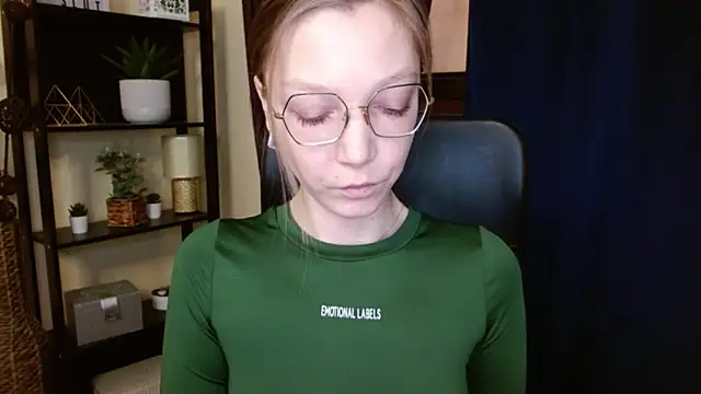 Snapshot of EmillyPlay chatting on 9, 2, 2026 EmillyPlay online show from 9, 2, 2026