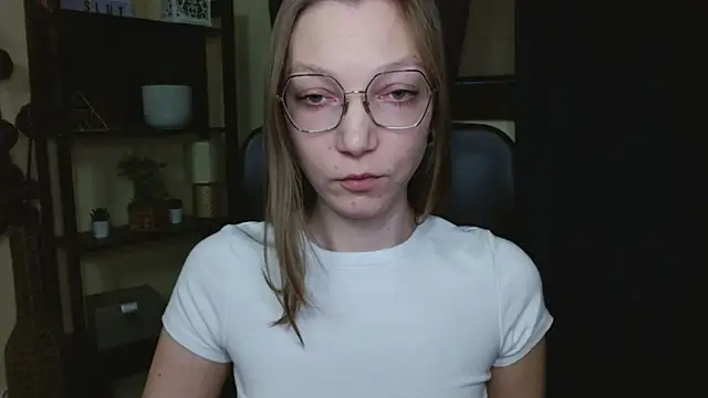 Snapshot of EmillyPlay chatting on 13, 2, 2026 EmillyPlay online show from 13, 2, 2026