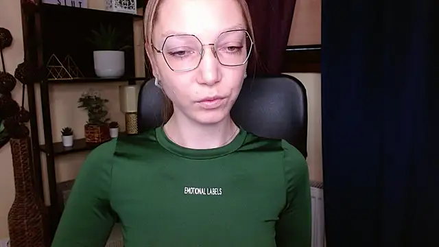 Snapshot of EmillyPlay chatting on 19, 2, 2026 EmillyPlay online show from 19, 2, 2026