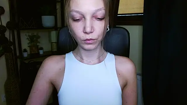 Snapshot of EmillyPlay chatting on 23, 2, 2026 EmillyPlay online show from 23, 2, 2026