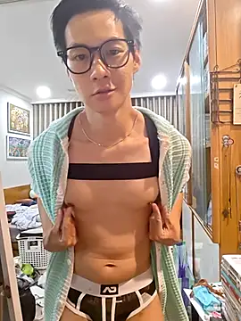 Snapshot of horny_slavedog chatting on 15, 11, 2025 horny slavedog online show from 15, 11, 2025