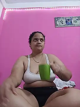 Snapshot of brunnette_hot chatting on 11, 6, 2026 brunnette hot online show from 11, 6, 2026