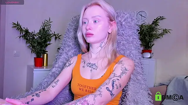 Snapshot of MalenaErnman chatting on 8, 12, 2024 MalenaErnman online show from 8, 12, 2024