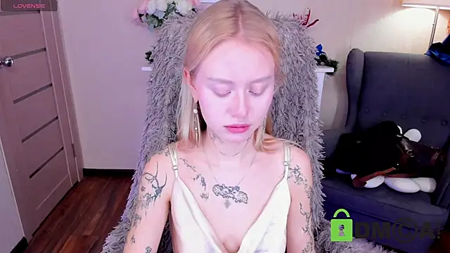 Snapshot of MalenaErnman chatting on 12, 1, 2025 MalenaErnman online show from 12, 1, 2025