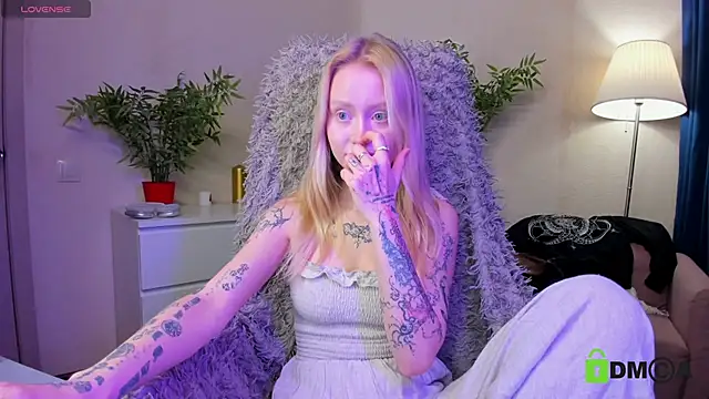 Snapshot of MalenaErnman chatting on 25, 1, 2025 MalenaErnman online show from 25, 1, 2025