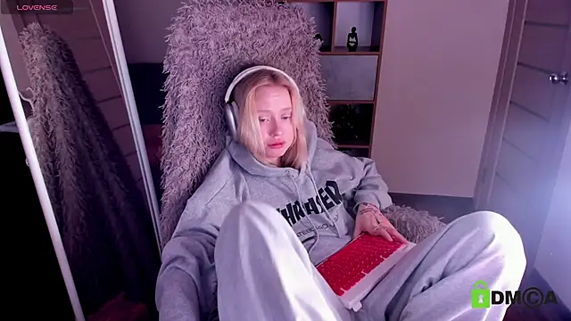 Snapshot of MalenaErnman chatting on 26, 1, 2025 MalenaErnman online show from 26, 1, 2025