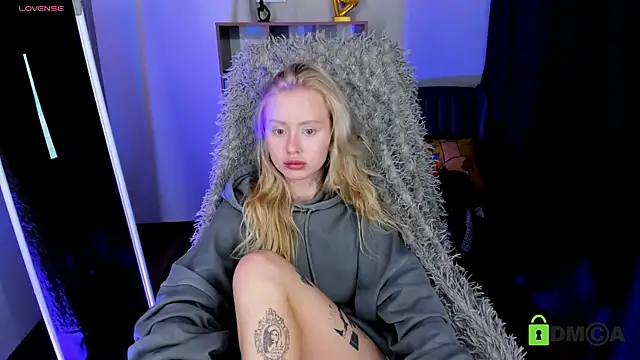 Snapshot of MalenaErnman chatting on 5, 3, 2025 MalenaErnman online show from 5, 3, 2025