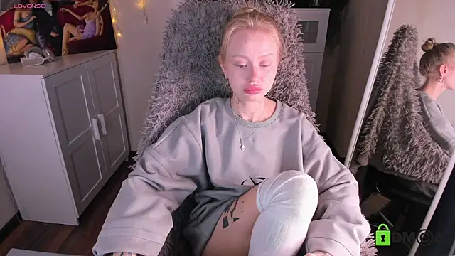 Snapshot of MalenaErnman chatting on 7, 3, 2025 MalenaErnman online show from 7, 3, 2025