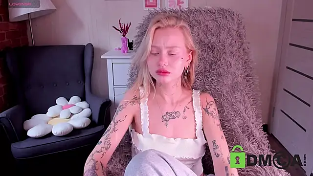 Snapshot of MalenaErnman chatting on 16, 3, 2025 MalenaErnman online show from 16, 3, 2025