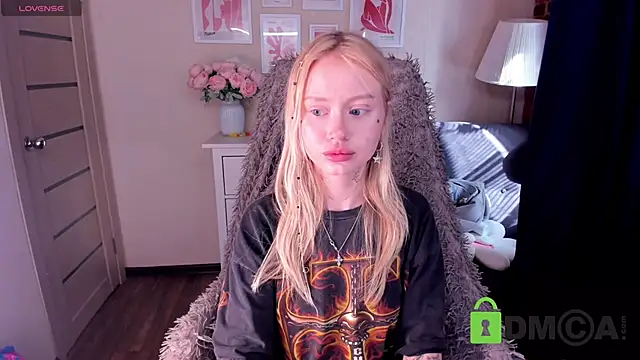 Snapshot of MalenaErnman chatting on 22, 3, 2025 MalenaErnman online show from 22, 3, 2025