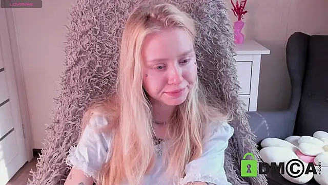 Snapshot of MalenaErnman chatting on 8, 10, 2025 MalenaErnman online show from 8, 10, 2025