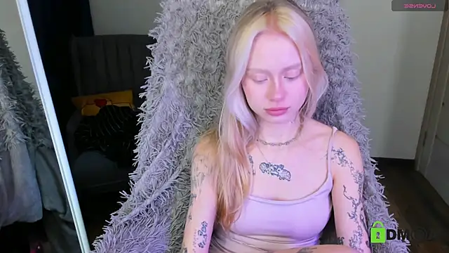 Snapshot of MalenaErnman chatting on 16, 10, 2025 MalenaErnman online show from 16, 10, 2025