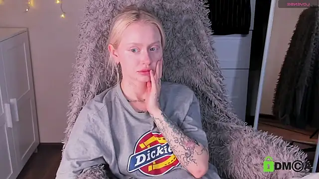 Snapshot of MalenaErnman chatting on 20, 11, 2025 MalenaErnman online show from 20, 11, 2025