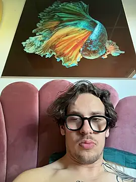 Snapshot of hardmecl chatting on 15, 4, 2026 hardmecl online show from 15, 4, 2026