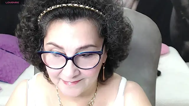 Snapshot of cataleya_mom chatting on 2, 3, 2025 cataleya mom online show from 2, 3, 2025