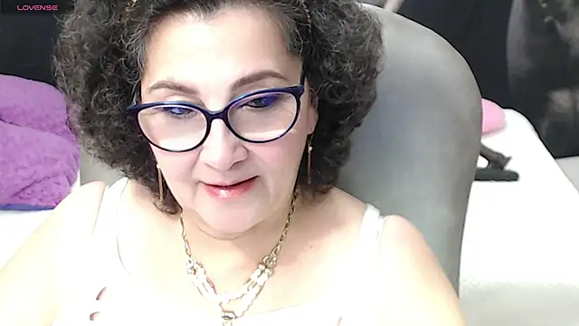 Snapshot of cataleya_mom chatting on 2, 3, 2025 cataleya mom online show from 2, 3, 2025