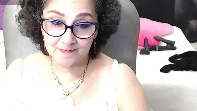 Snapshot of cataleya_mom chatting on 2, 3, 2025 cataleya mom online show from 2, 3, 2025