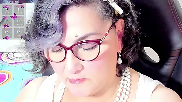 Snapshot of cataleya_mom chatting on 20, 9, 2025 cataleya mom online show from 20, 9, 2025