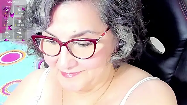 Snapshot of cataleya_mom chatting on 24, 9, 2025 cataleya mom online show from 24, 9, 2025