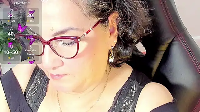 Snapshot of cataleya_mom chatting on 26, 10, 2025 cataleya mom online show from 26, 10, 2025