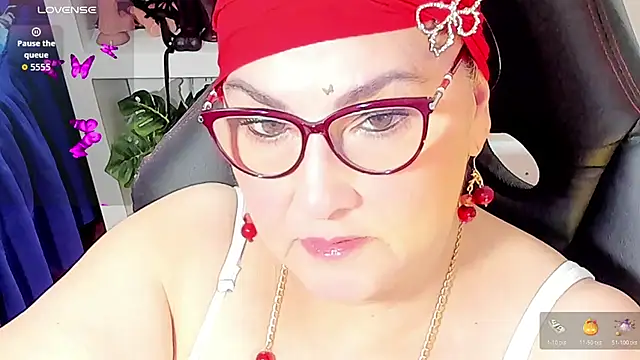 Snapshot of cataleya_mom chatting on 28, 10, 2025 cataleya mom online show from 28, 10, 2025