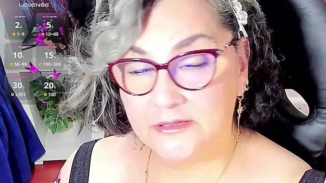 Snapshot of cataleya_mom chatting on 29, 10, 2025 cataleya mom online show from 29, 10, 2025