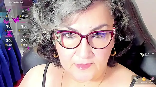 Snapshot of cataleya_mom chatting on 2, 11, 2025 cataleya mom online show from 2, 11, 2025