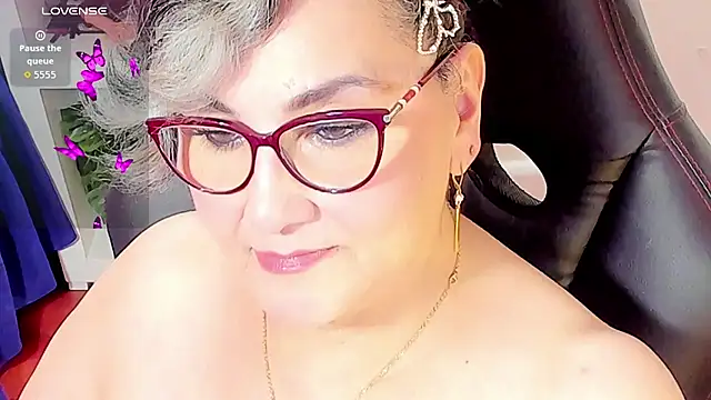 Snapshot of cataleya_mom chatting on 2, 11, 2025 cataleya mom online show from 2, 11, 2025