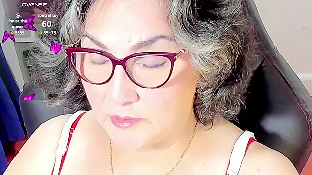 Snapshot of cataleya_mom chatting on 4, 11, 2025 cataleya mom online show from 4, 11, 2025