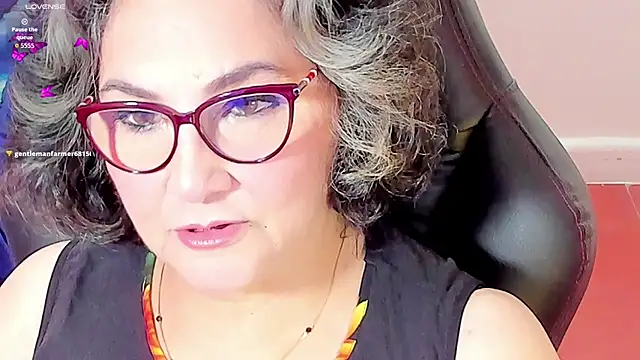 Snapshot of cataleya_mom chatting on 5, 11, 2025 cataleya mom online show from 5, 11, 2025