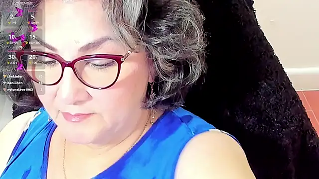 Snapshot of cataleya_mom chatting on 17, 11, 2025 cataleya mom online show from 17, 11, 2025