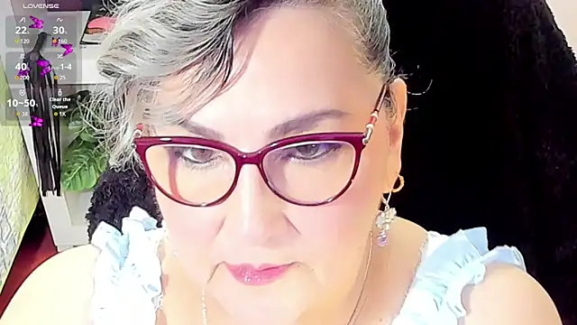 Snapshot of cataleya_mom chatting on 4, 12, 2025 cataleya mom online show from 4, 12, 2025