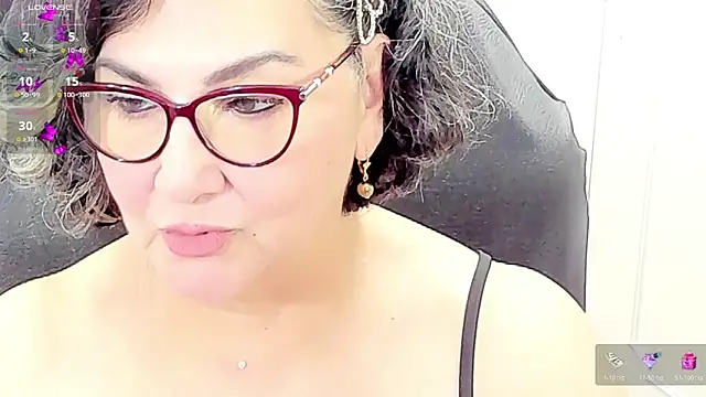 Snapshot of cataleya_mom chatting on 3, 6, 2026 cataleya mom online show from 3, 6, 2026