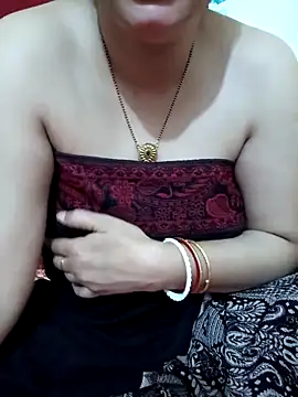 Snapshot of Priya_Boudi chatting on 8, 3, 2025 Priya Boudi online show from 8, 3, 2025