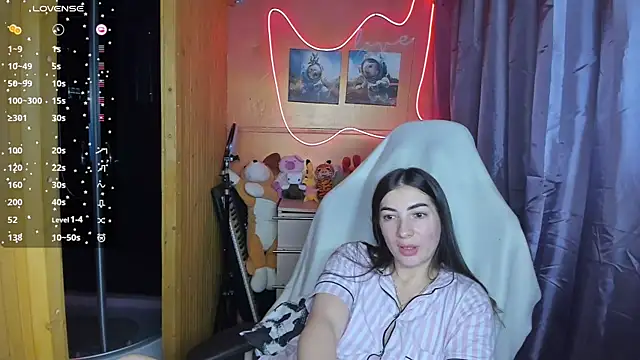 Snapshot of Fiery_Brunette_ chatting on 28, 2, 2025 Fiery Brunette online show from 28, 2, 2025