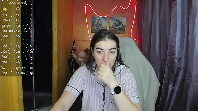 Snapshot of Fiery_Brunette_ chatting on 4, 3, 2025 Fiery Brunette online show from 4, 3, 2025