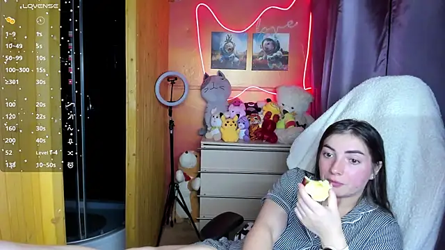 Snapshot of Fiery_Brunette_ chatting on 12, 10, 2025 Fiery Brunette online show from 12, 10, 2025