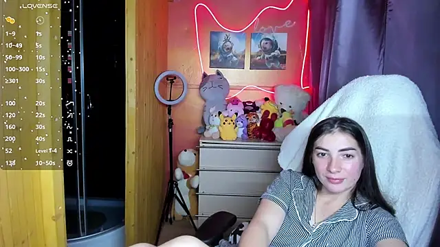 Snapshot of Fiery_Brunette_ chatting on 13, 10, 2025 Fiery Brunette online show from 13, 10, 2025