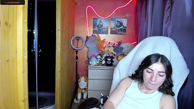 Fiery Brunette  online show from 25, 5, 2026