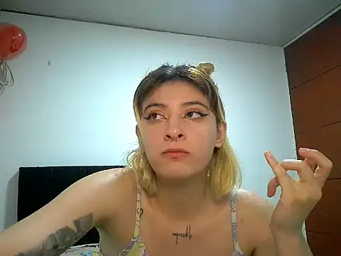 Mia foster1 online show from 27, 5, 2026