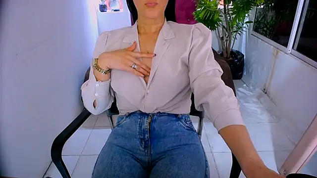 BitterMomXxx online show from 15, 9, 2025