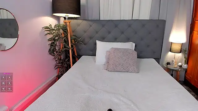 Snapshot of Lauren-Rosse chatting on 19, 2, 2026 Lauren-Rosse online show from 19, 2, 2026