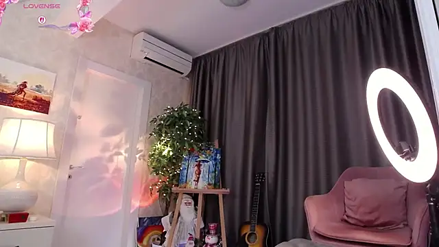 Snapshot of IreneHope chatting on 19, 12, 2025 IreneHope online show from 19, 12, 2025