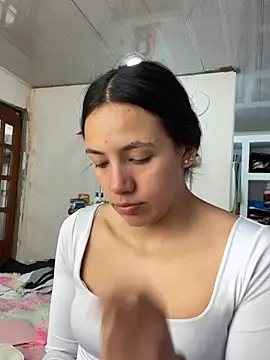 Snapshot of hannahb-e chatting on 5, 7, 2026 hannahb-e online show from 5, 7, 2026