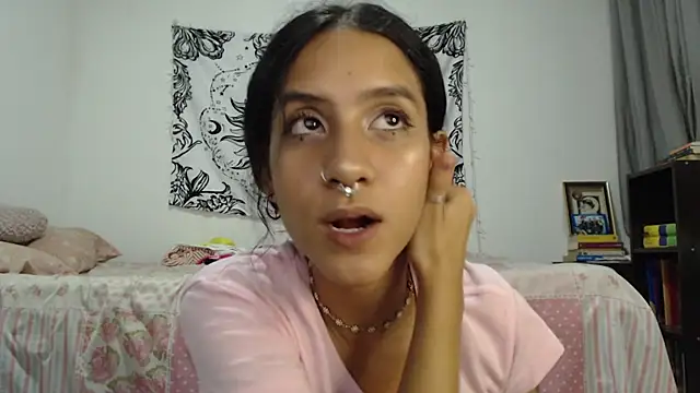 Snapshot of AlinaWoolf_ chatting on 4, 12, 2024 AlinaWoolf  online show from 4, 12, 2024